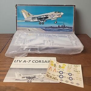AMT Hasegawa Model Kit 1:72 Scale LTV A-7A Corsair II Air Force Japan‎